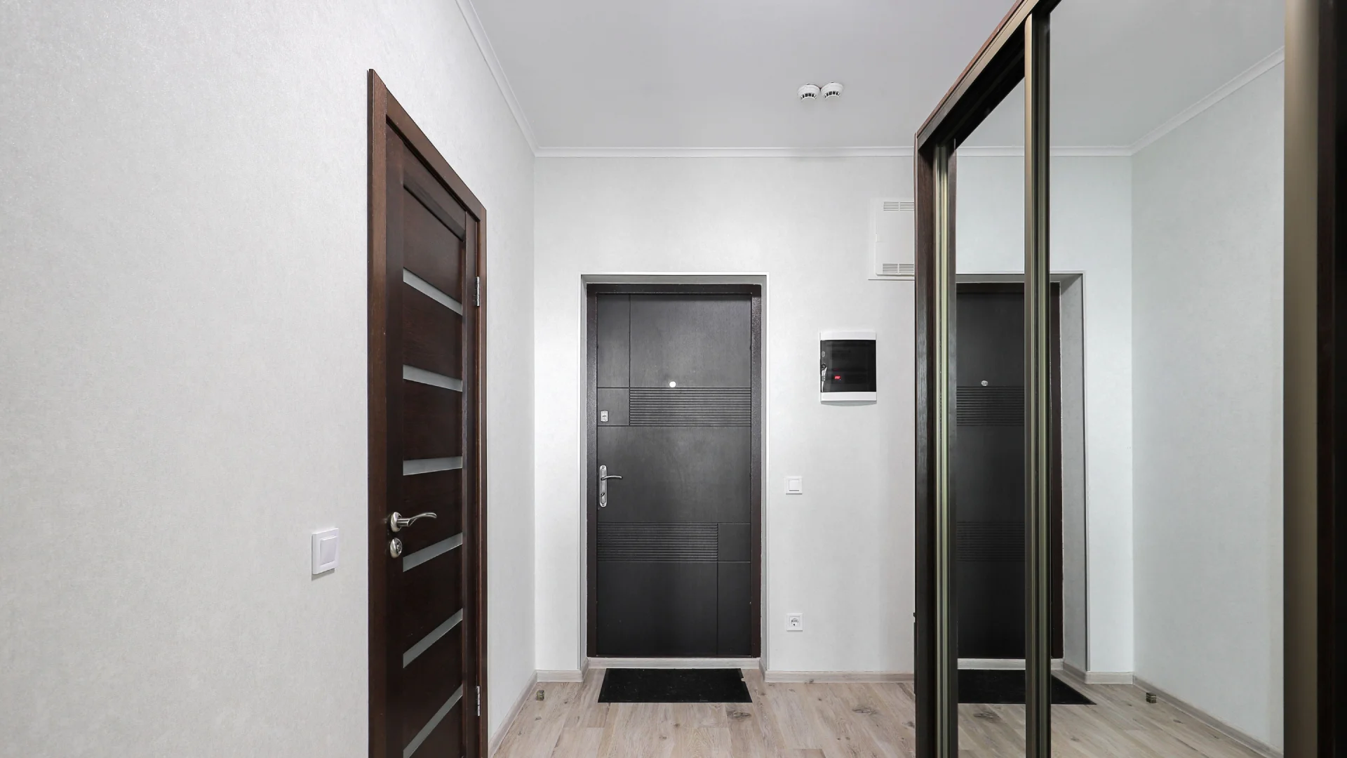 hero card Interior Door Installation